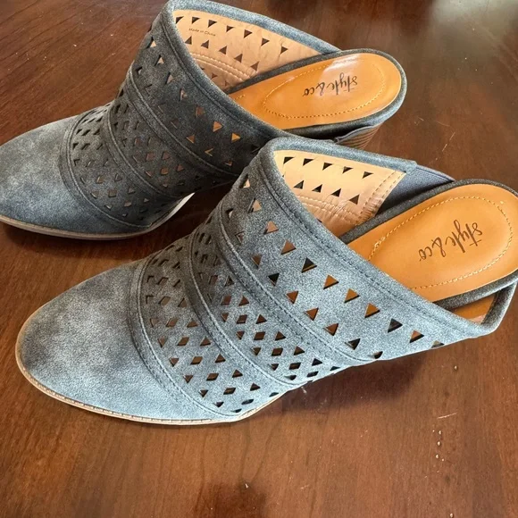 Gray Women's Slip-On Shoes - Picture 3 of 8